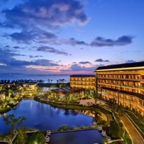 HUALUXE Bay Hot Spring Resort