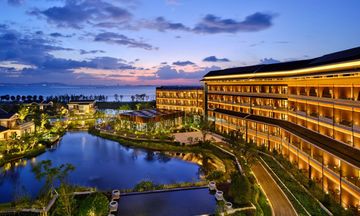 HUALUXE Bay Hot Spring Resort