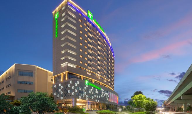 Holiday Inn Express Airport Zone Exterior