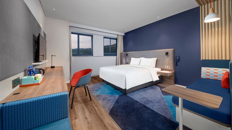 Holiday Inn Express Airport Zone Room