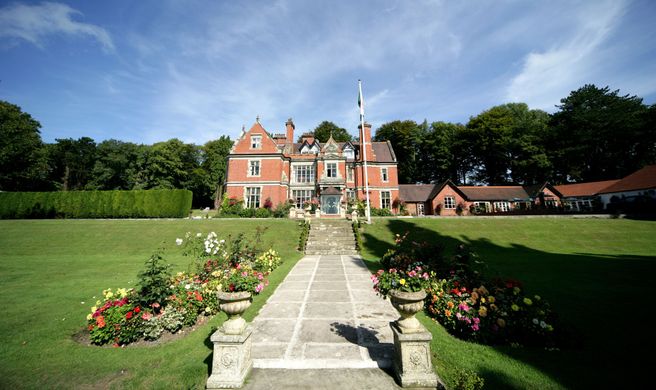 Coed-Y-Mwstwr Hotel Exterior