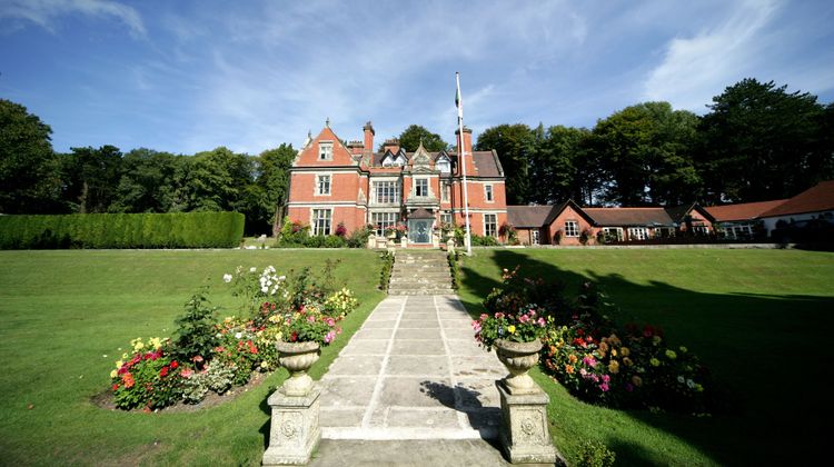 Coed-Y-Mwstwr Hotel Exterior