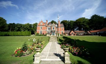 Coed-Y-Mwstwr Hotel