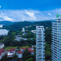 Holiday Inn One Thousand Island Lake