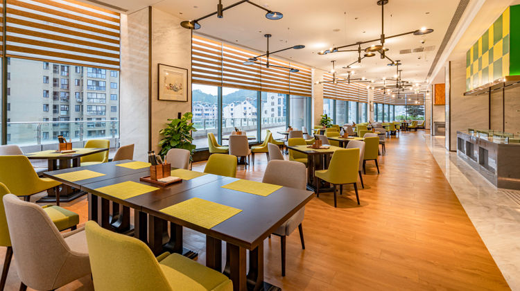 Holiday Inn One Thousand Island Lake Restaurant