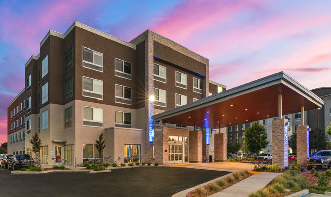 Holiday Inn Express & Suites Suisun City Exterior