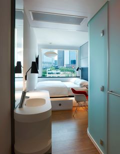 citizenM Los Angeles Downtown
