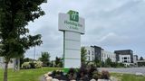 Holiday Inn & Suites Syracuse Airport Exterior