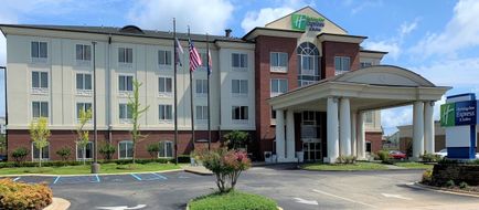 Holiday Inn Express & Suites Tuscaloosa- Exterior