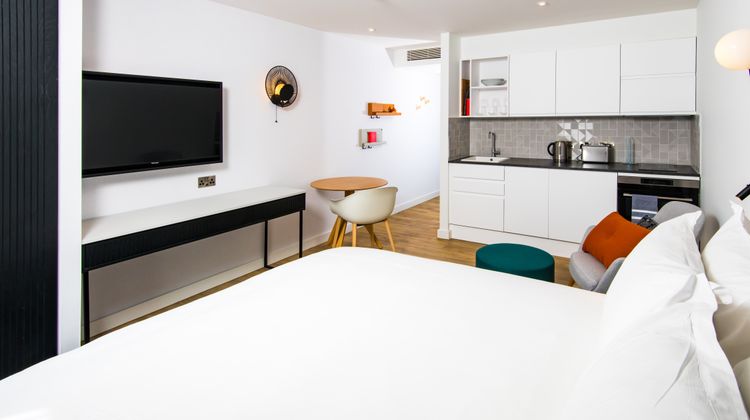 Staybridge Suites Cardiff Room