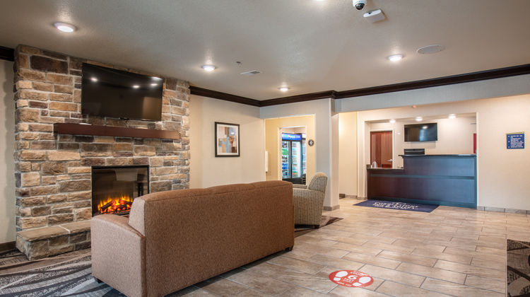 Cobblestone Inn & Suites - Pine Bluffs Lobby