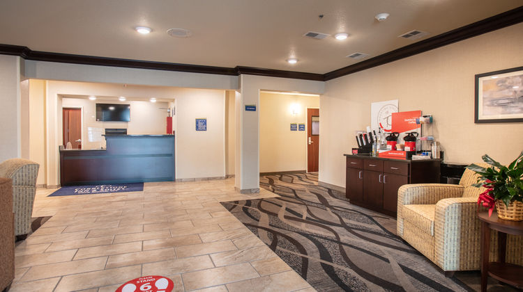 Cobblestone Inn & Suites - Pine Bluffs Lobby