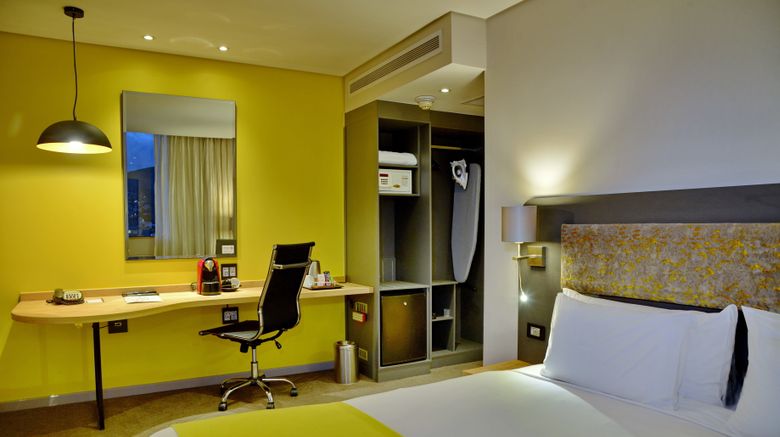 <b>Cresta Grande Cape Town Room</b>. Images powered by <a href="https://www.leonardoworldwide.com/" title="Leonardo Worldwide" target="_blank">Leonardo</a>.