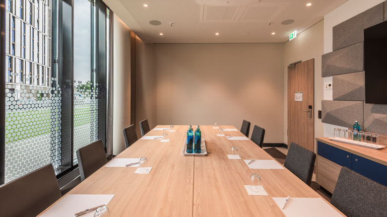<b>Holiday Inn Express Hauptbahnhof Meeting</b>. Images powered by <a href="https://www.leonardoworldwide.com/" title="Leonardo Worldwide" target="_blank">Leonardo</a>.