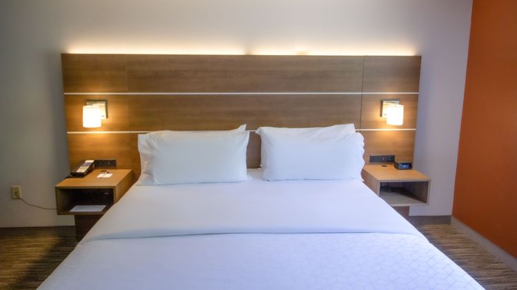 Holiday Inn Express Lincoln E White Mtns Room