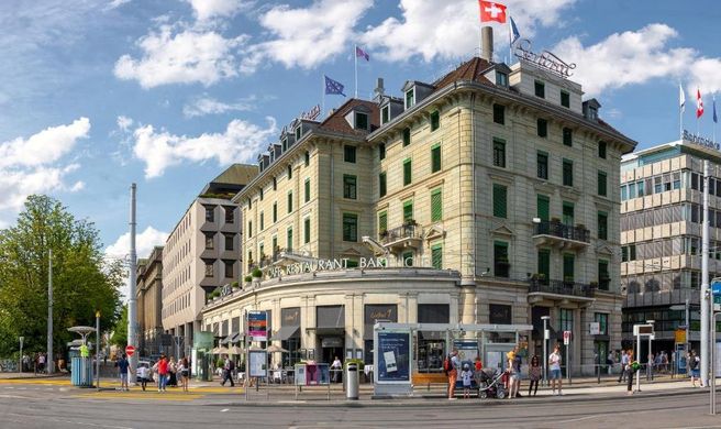 Central Plaza Hotel Exterior