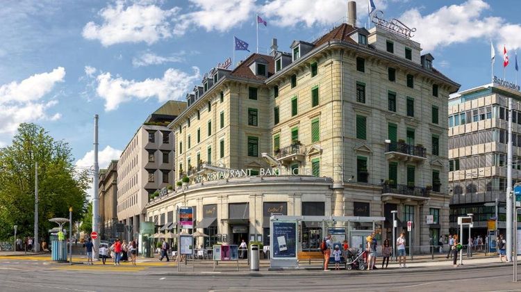 Central Plaza Hotel Exterior