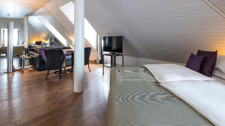 Central Plaza Hotel Suite