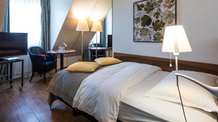 Central Plaza Hotel Room