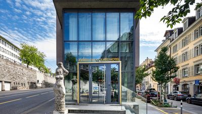 Hotel du Theatre by Faasbind