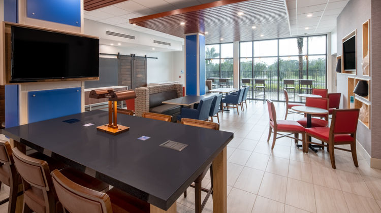 Holiday Inn Express/Stes Sanibel Gateway Lobby