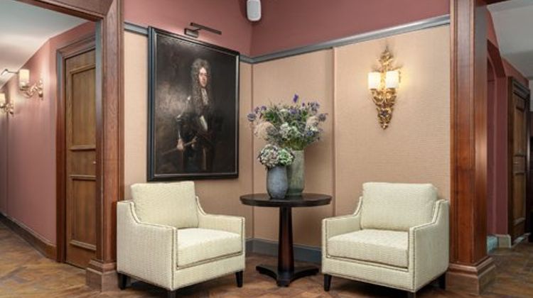The Red Lion Hotel Room