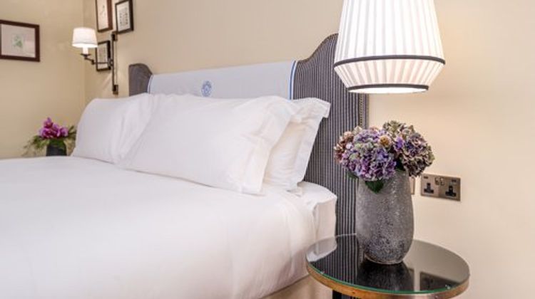 The Red Lion Hotel Room