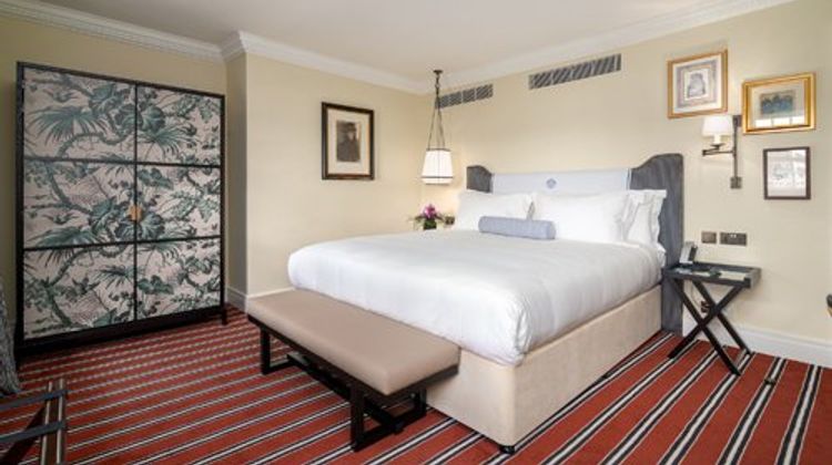 The Red Lion Hotel Room
