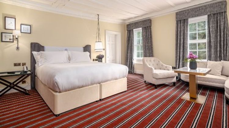 The Red Lion Hotel Room