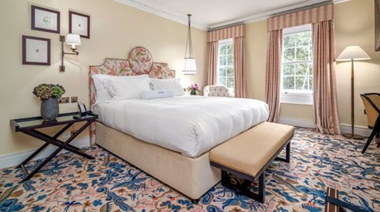 The Red Lion Hotel Room