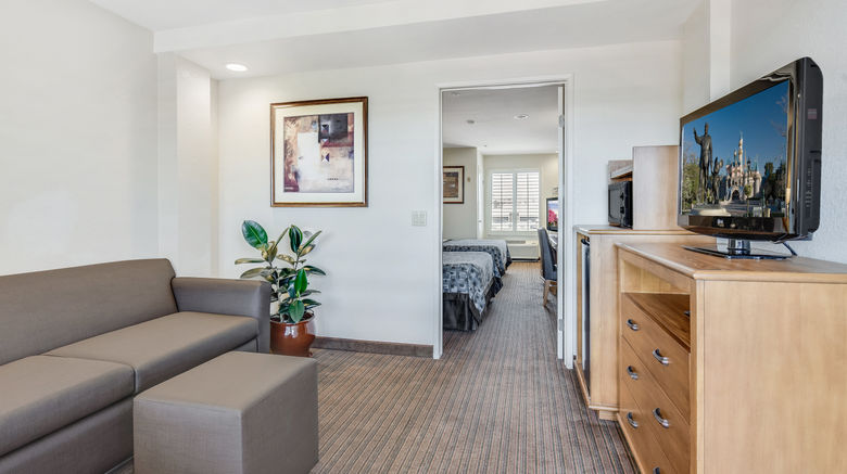 <b>Anaheim Desert Inn & Suites Suite</b>. Images powered by <a href="https://www.leonardoworldwide.com/" title="Leonardo Worldwide" target="_blank">Leonardo</a>.