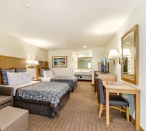 Anaheim Desert Inn & Suites Room