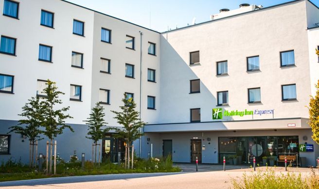 Holiday Inn Express Munich-Olching Exterior