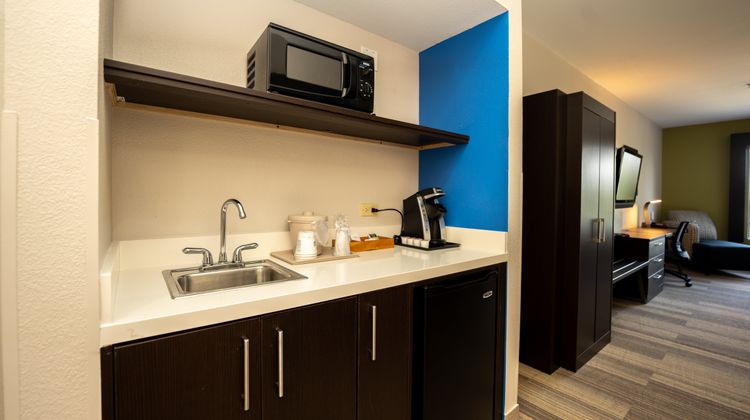 Holiday Inn Express Hotel & Suites Room