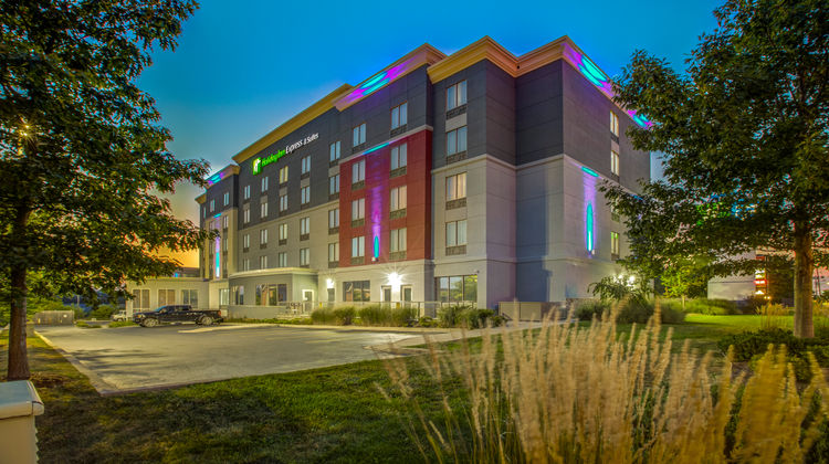 Holiday Inn Express Woodstock South Exterior