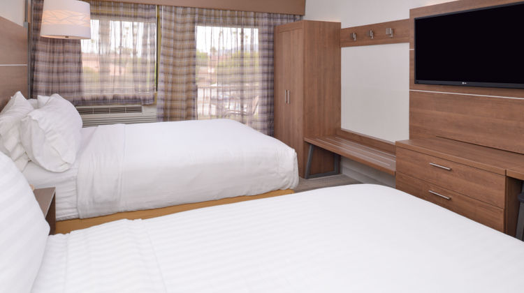 Holiday Inn Express Palm Desert Room