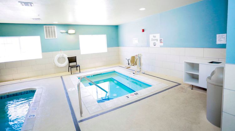 Holiday Inn Express Hotel & Suites Pool