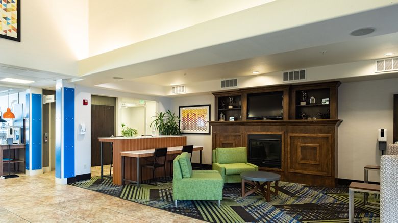 <b>Holiday Inn Express Evanston Lobby</b>. Images powered by <a href="https://www.leonardoworldwide.com/" title="Leonardo Worldwide" target="_blank">Leonardo</a>.