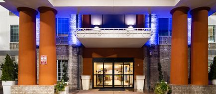 Holiday Inn Express Evanston Exterior