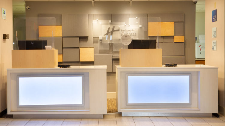 Holiday Inn Express Lobby