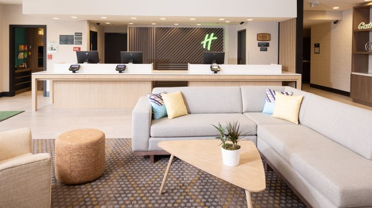 Holiday Inn Orange County Airport Lobby