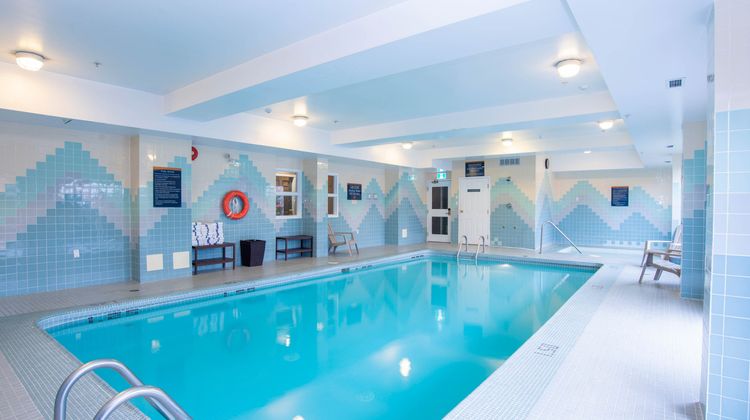 Sandman Hotel Vancouver Airport Pool