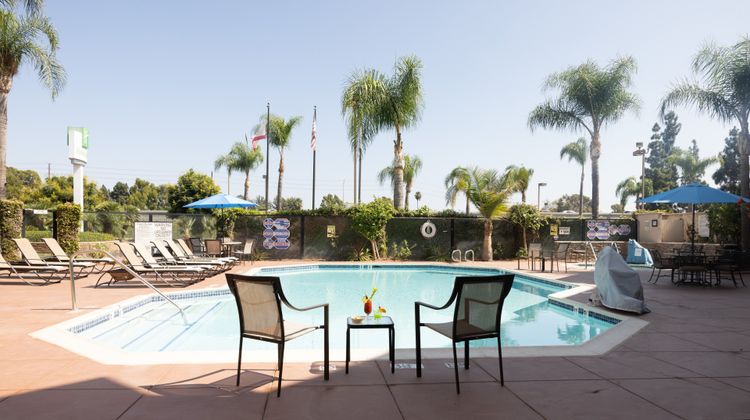 Holiday Inn Orange County Airport Pool