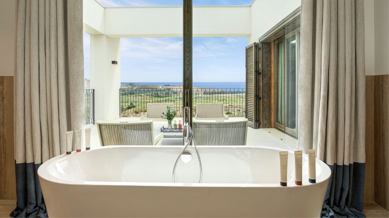 <b>Rocco Forte Private Villas Room</b>. Images powered by <a href="https://www.leonardoworldwide.com/" title="Leonardo Worldwide" target="_blank">Leonardo</a>.