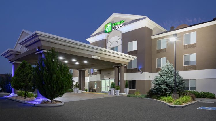 Holiday Inn Express Exterior