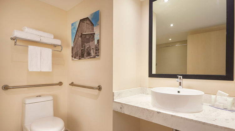 One Saltillo Aeropuerto Room