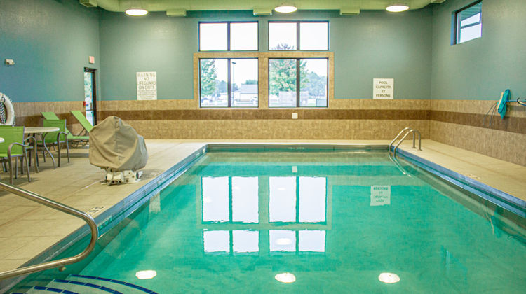 Holiday Inn Express & Suites Worthington Pool