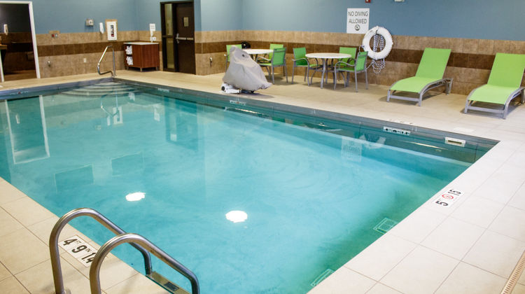 Holiday Inn Express & Suites Worthington Pool