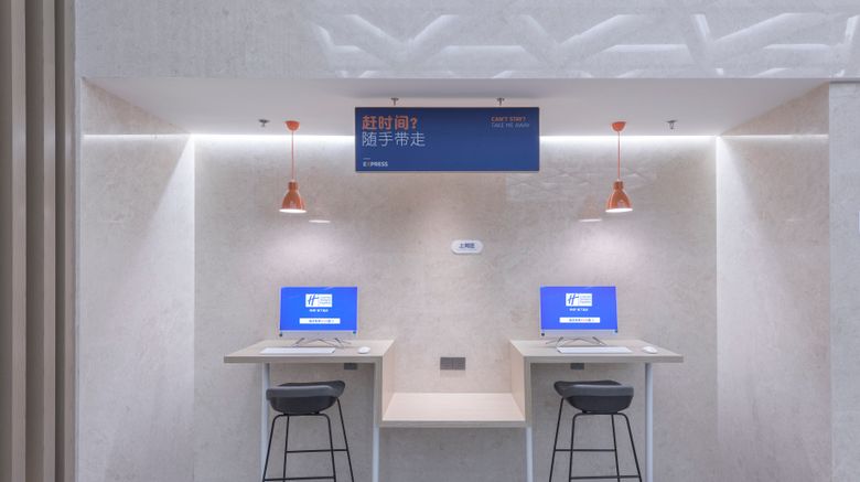 <b>Holiday Inn Express Dengfeng Songshan Lobby</b>. Images powered by <a href="https://www.leonardoworldwide.com/" title="Leonardo Worldwide" target="_blank">Leonardo</a>.