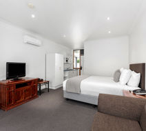 Commodore On The Park Room